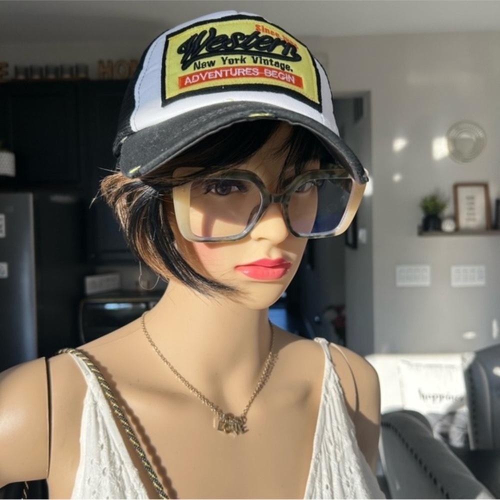 ✨NEW Chic Oversized Black and Tan personality glasses - Picture 3 of 5